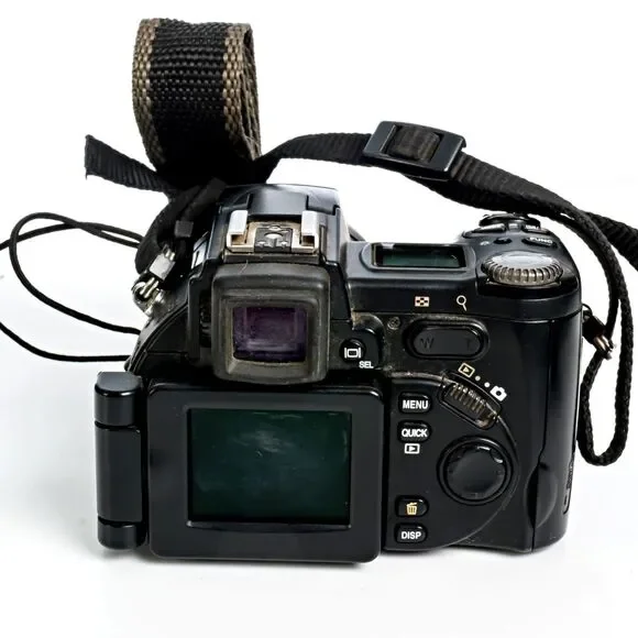 Nikon Coolpix 8700 8MP Digital Camera w/8x ED Zoom (Needs Battery) - Picture 3 of 6